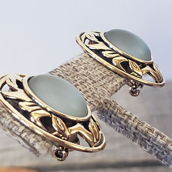 VINTAGE Faux Moonstone Clip-on Earrings - Picture 4 of 6